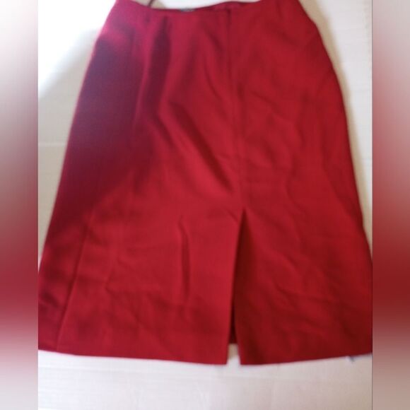 Le Suit red knee length pencil skirt with split in back and zipper closure SZ 16 - Picture 4 of 7
